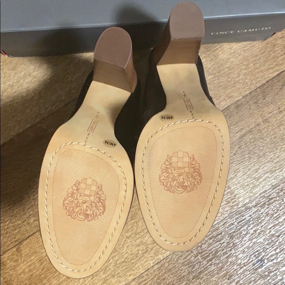 Vince Camuto - Picture 6 of 6